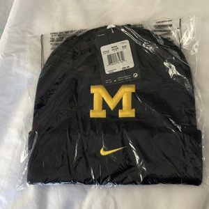 Nike University of Michigan Men’s stocking knit beanie hat.  Maize and blue.